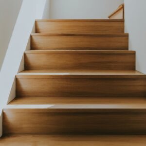 Polaganje oblog na stopnicah